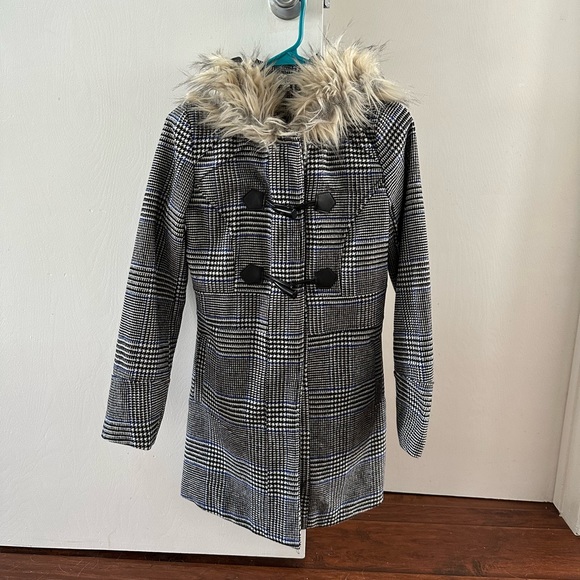 Charlotte Russe houndstooth faux fur hooded coat - Picture 2 of 8